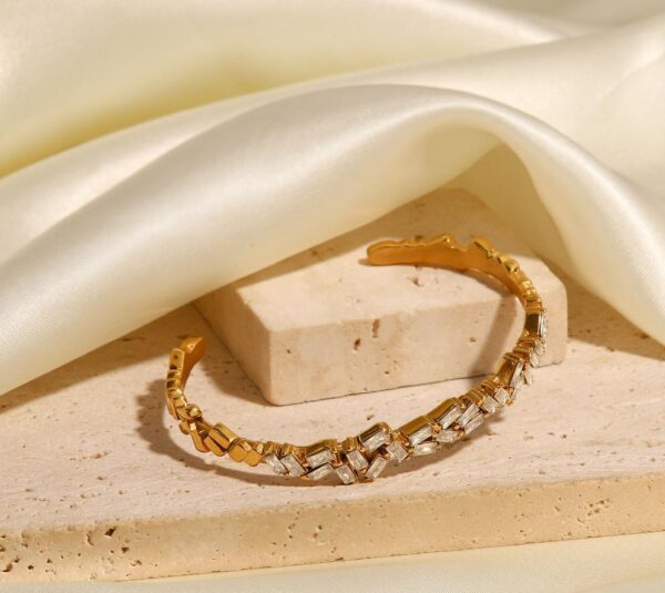 Zyra Gleam Bracelet-GOLDEN